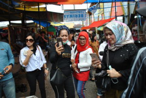 Tourists at an Indonesian live animal market